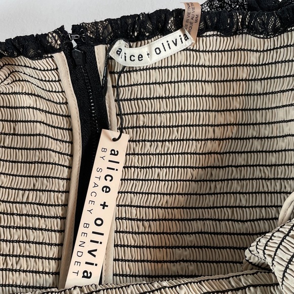 Alice + Olivia Suzy Off The Shoulder Black and Cream Lace Dress - Size Medium - Picture 4 of 13